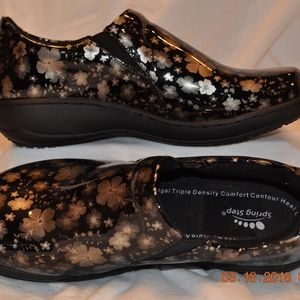 spring step belo work clog